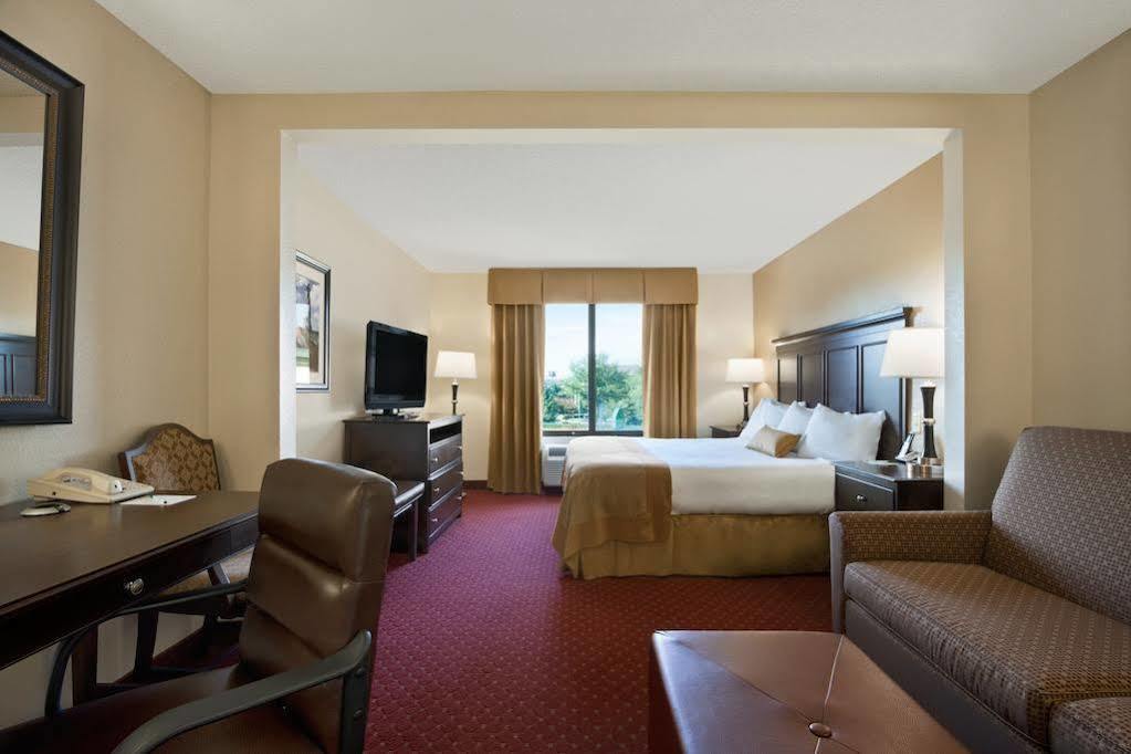 Spark By Hilton Greensboro Ngoại thất bức ảnh